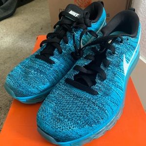 Nike Flyknit Max Running Shoes